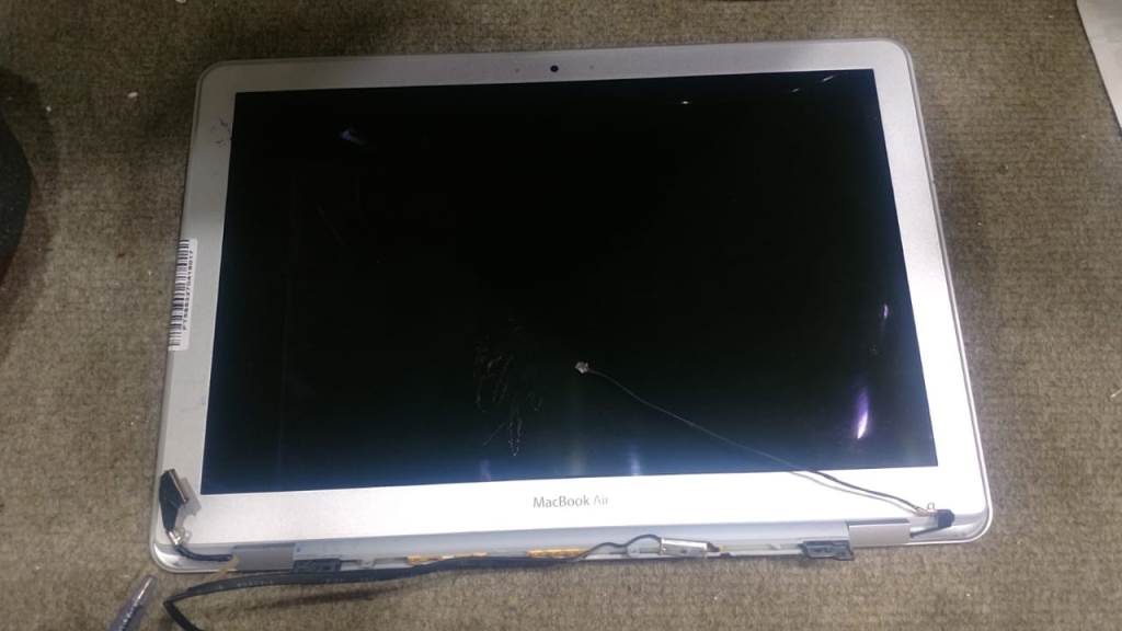 Pulled Top Apple Macbook Air 13 inch A1304  A1237